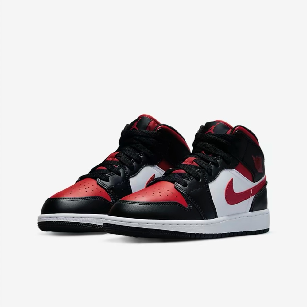 Jordan 1 Mid
